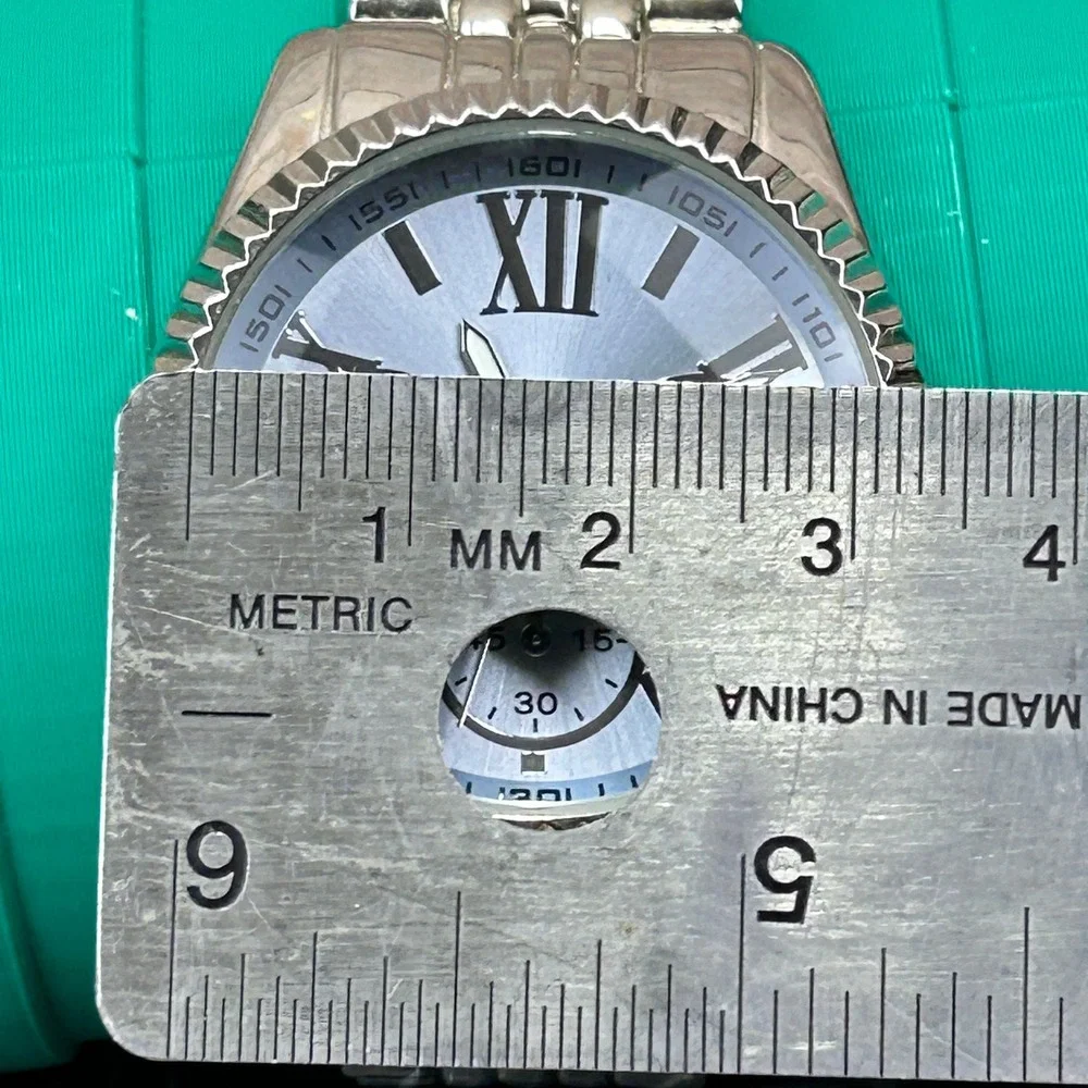 Accutime Mens Silver Tone Watch 601332WM Roman‎ Numeral Fluted Bezel